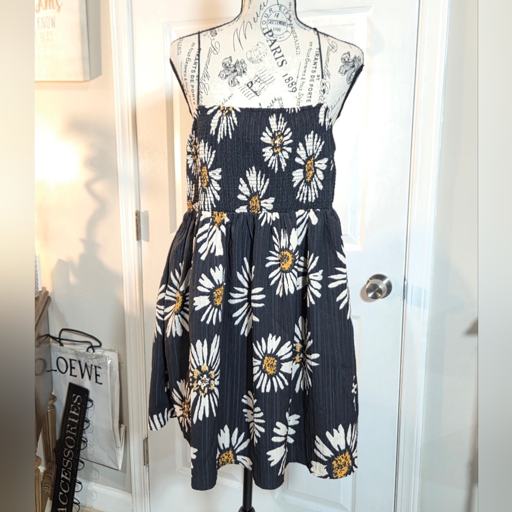 BNWT 🌼American Eagle Outfitters Black Daisy Backless Sundress - Picture 3 of 8